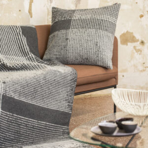 David Fussenegger Plaid Deco, Crossed Lines, Charcoal 130 x 200 cm