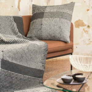 David Fussenegger Plaid Deco, Crossed Lines, Charcoal 130 x 200 cm